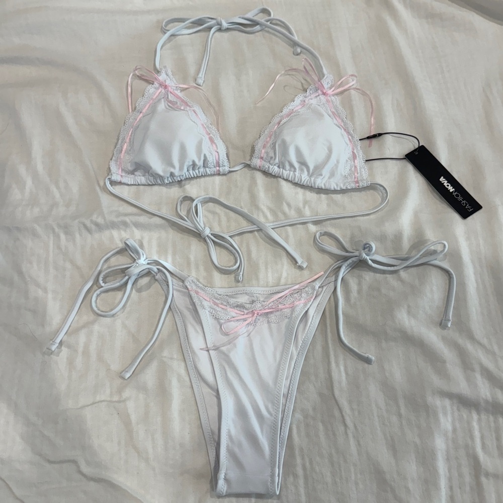 Fashion Nova White & Light Pink Lace Trim Triangle String Bikini